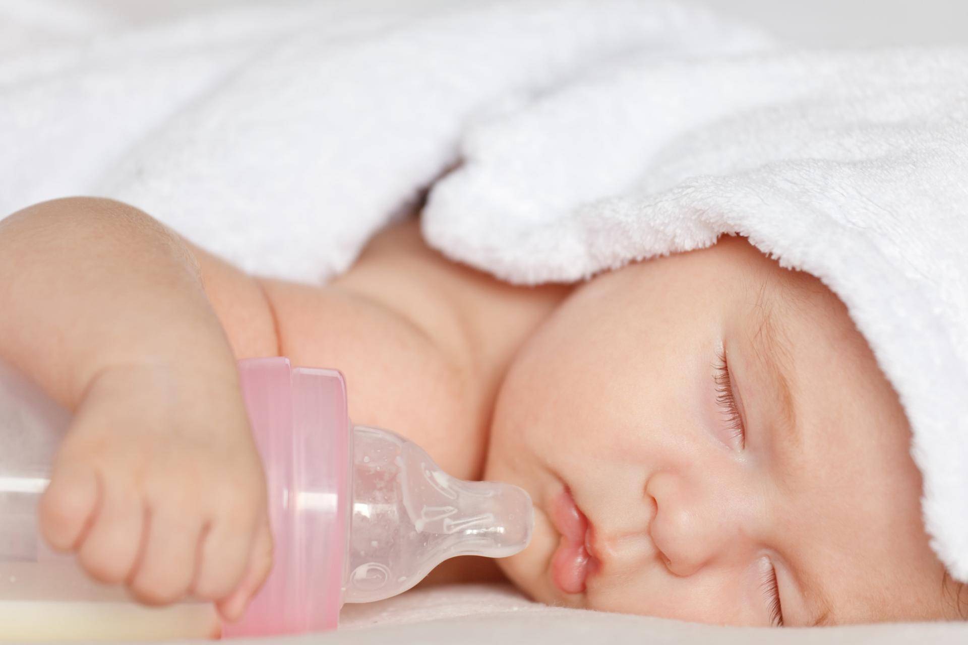 Как отучить ребенка от ночных кормлений?