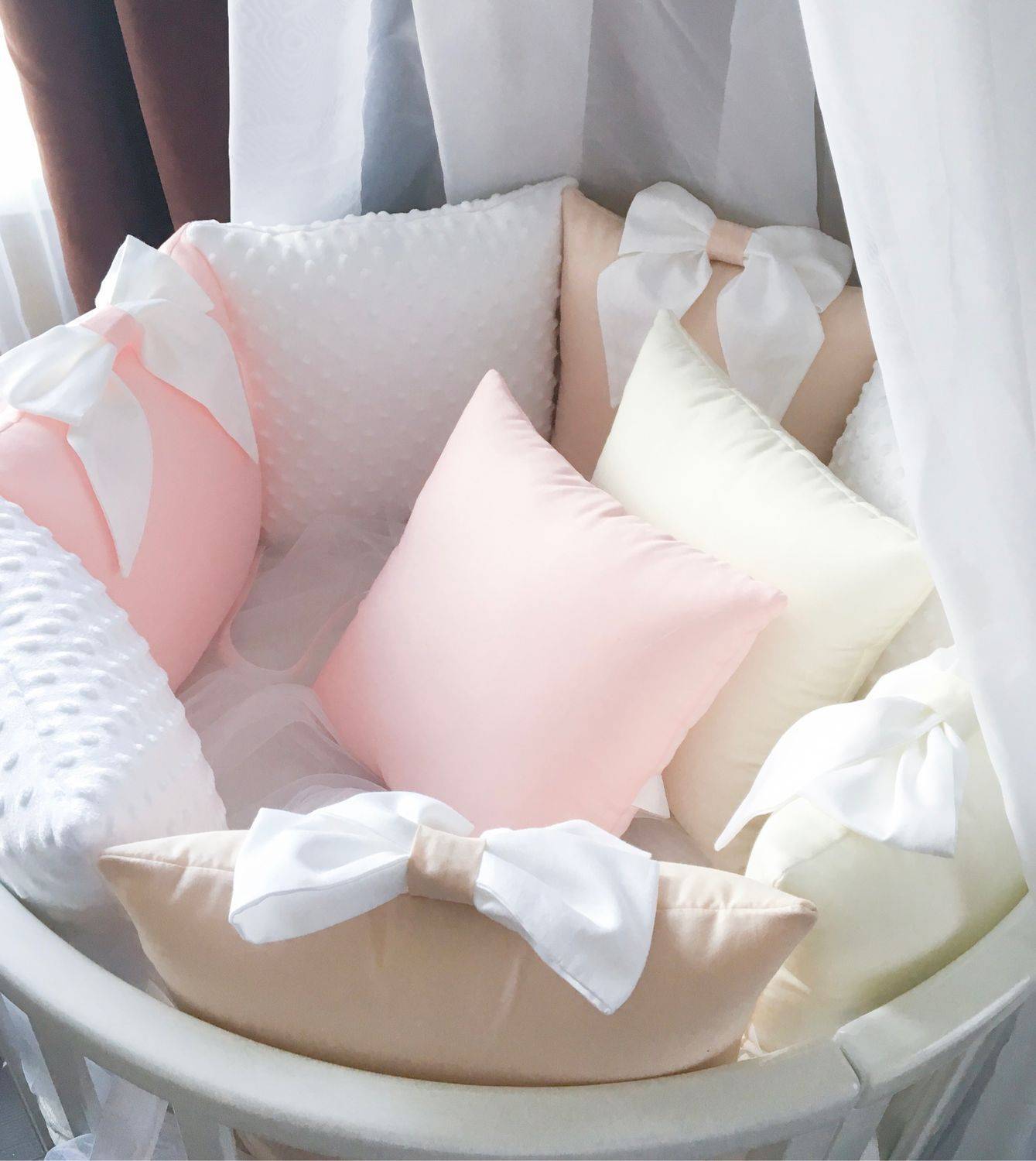 Бортики в кроватку для новорождённых своими руками: советы и инструкция