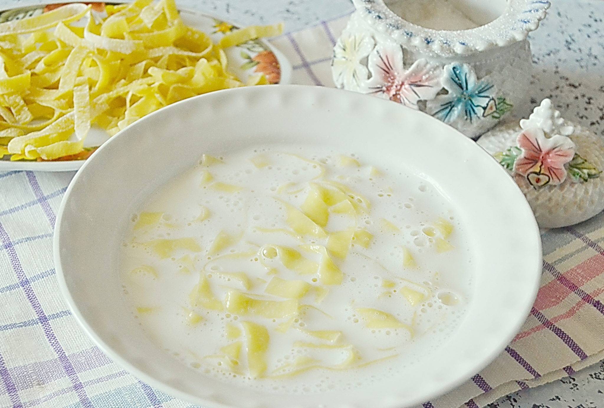 Молочный суп с вермишелью – простой классический рецепт