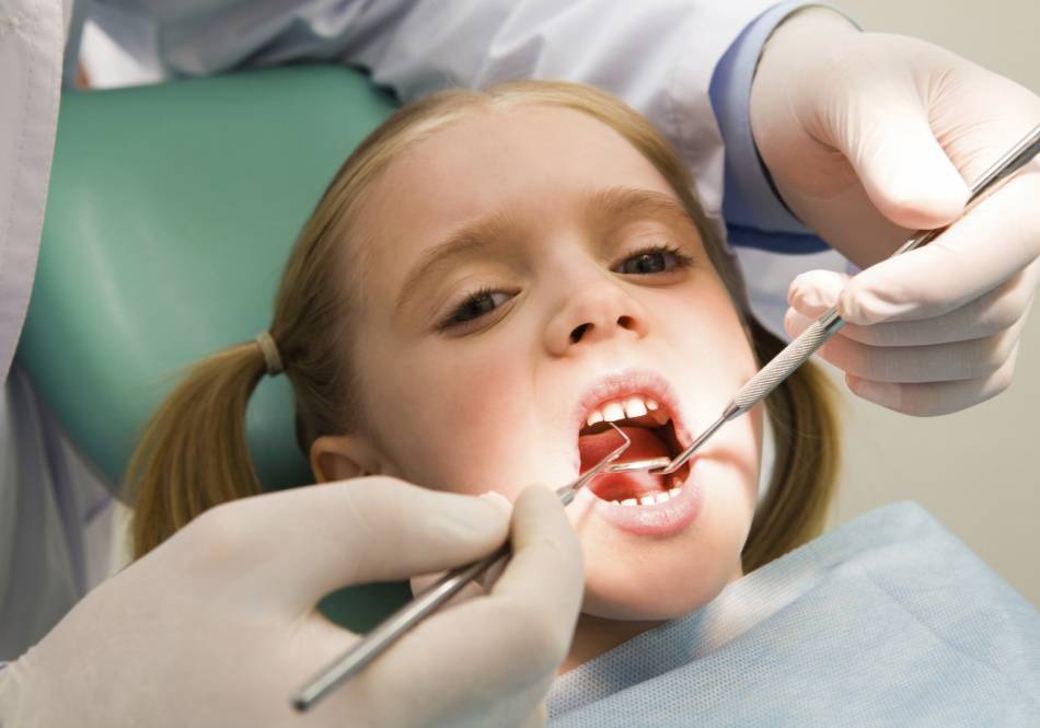 Удаление молочных зубов у ребенка дома без боли
