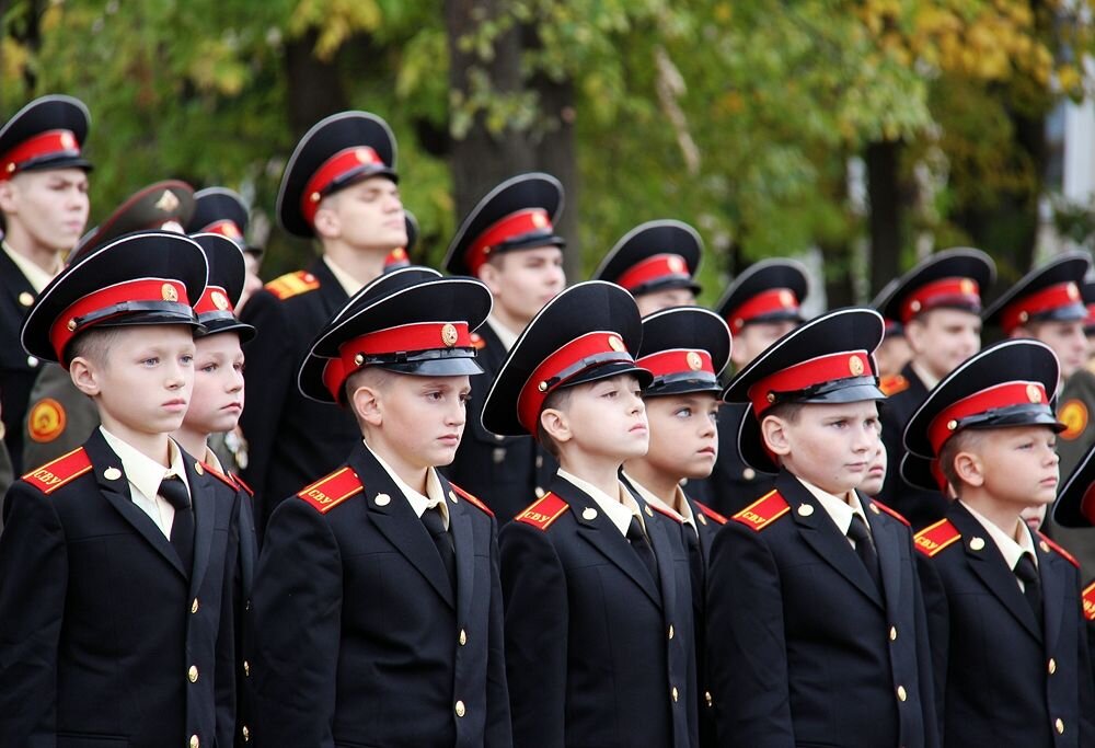 Кадетская школа для мальчиков и девочек: чем отличается от обычной, преимущества_ | deti-i-vnuki.ru