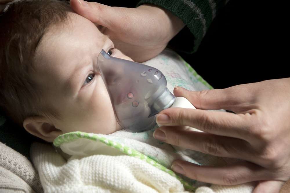 Физраствор при насморке у детей: лечение натрием хлоридом новорожденных и грудничков, сколько капать в нос