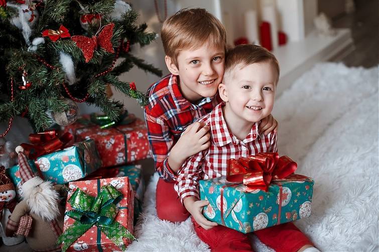 Психолог: какие подарки не стоит дарить детям на новый год