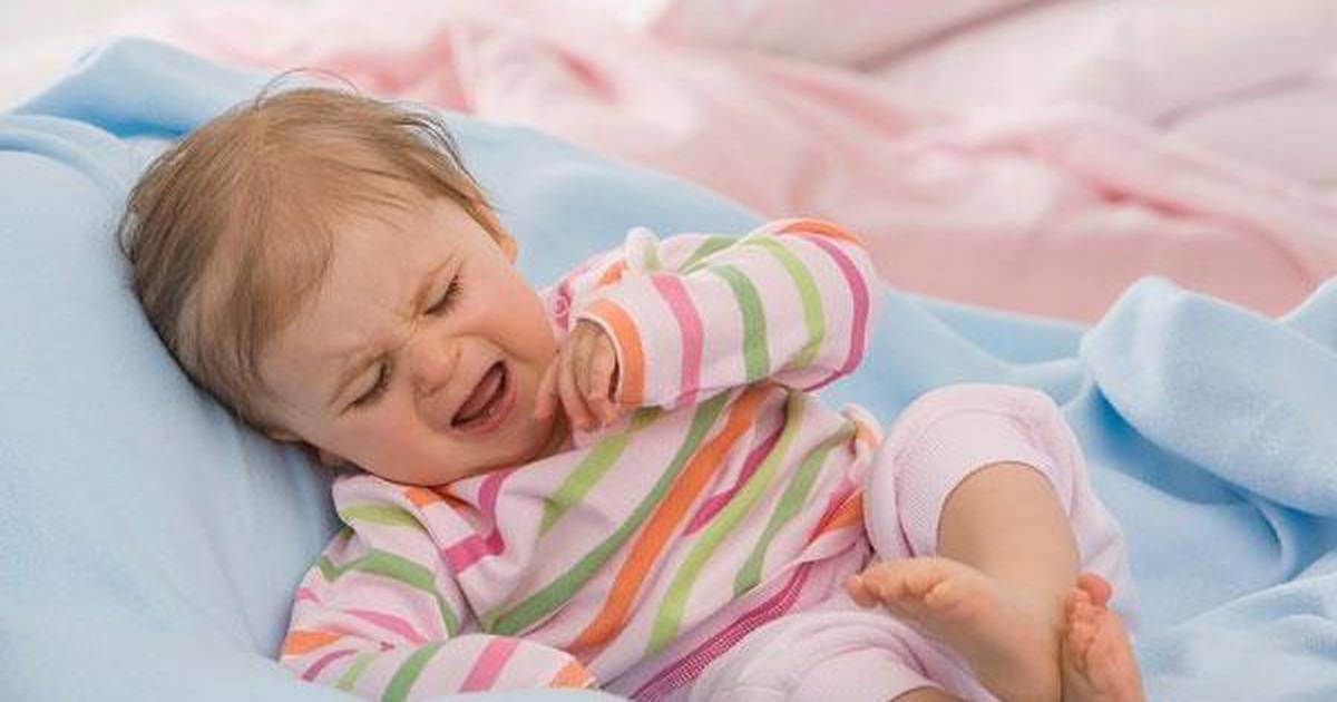 Ребенок спит с открытым ртом причины комаровский. почему младенец спит с открытым ртом