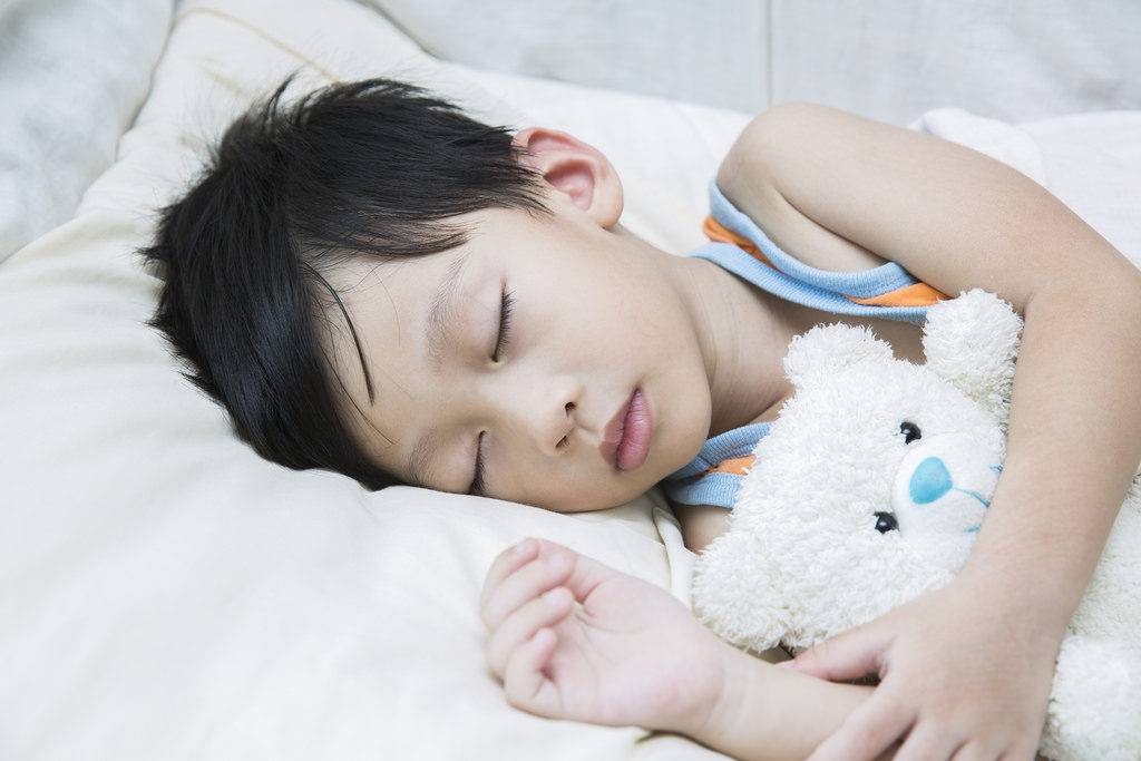 Почему дети потеют во время сна?