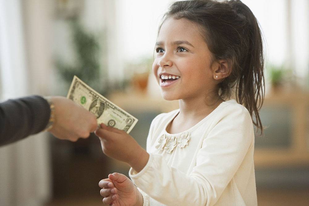 Сколько карманных денег давать ребенку и как это делать правильно?
