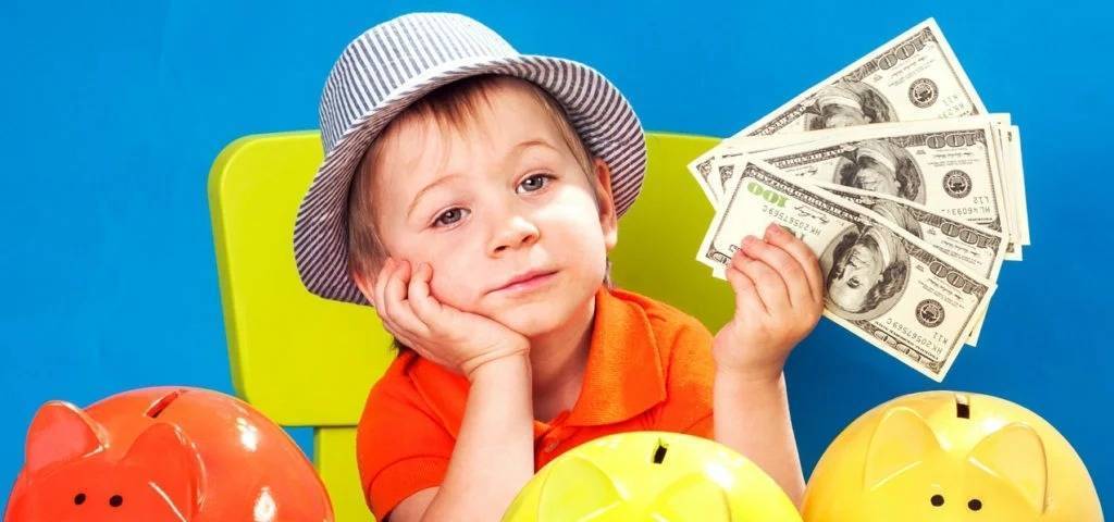 Учим ребенка обращаться с карманными деньгами | финтолк