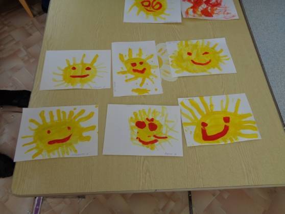 Конспект занятия по рисованию «светит солнышко» в 1-ой младшей группе. воспитателям детских садов, школьным учителям и педагогам - маам.ру