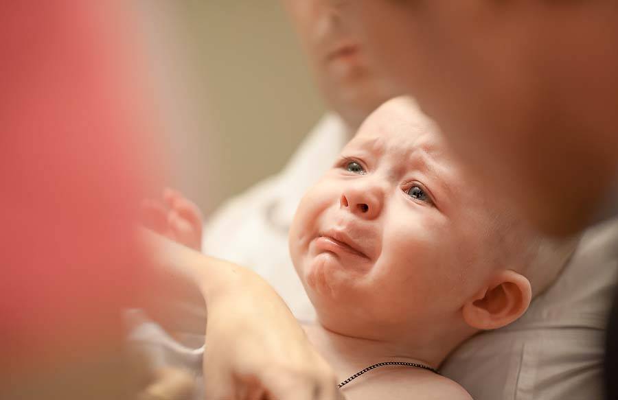 Трясется подбородок у новорожденного при кормлении и плаче