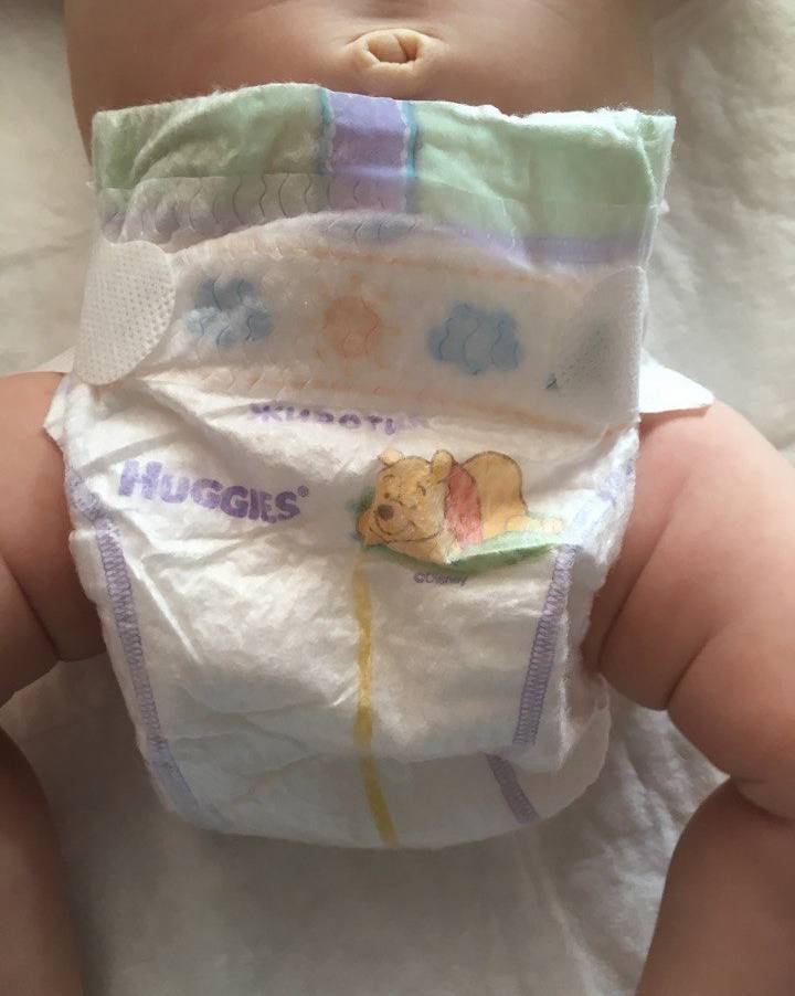 Как одеть памперс новорожденному правильно: мальчику и девочке