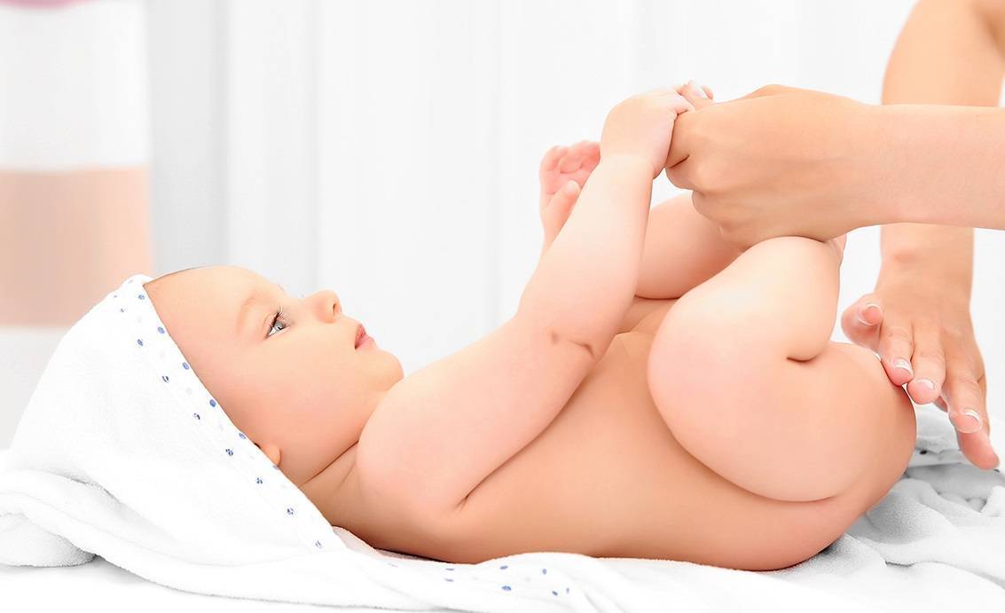 Опрелости под подгузником у новорожденных: как убрать, чем лечить | покраснение под подгузником