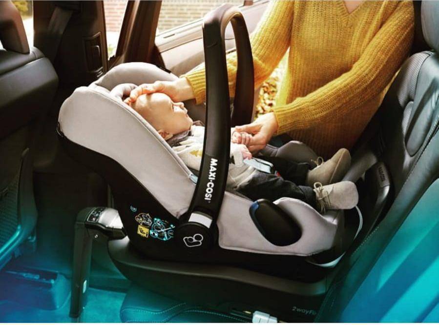 Автолюлька для новорожденных в машину: фото кресла, переноски - что лучше, до какого возраста?
