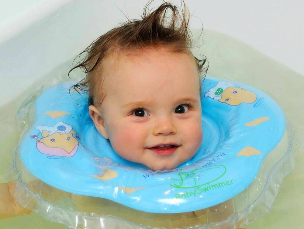 Когда и как правильно купать новорожденного ребенка после роддома | mustela