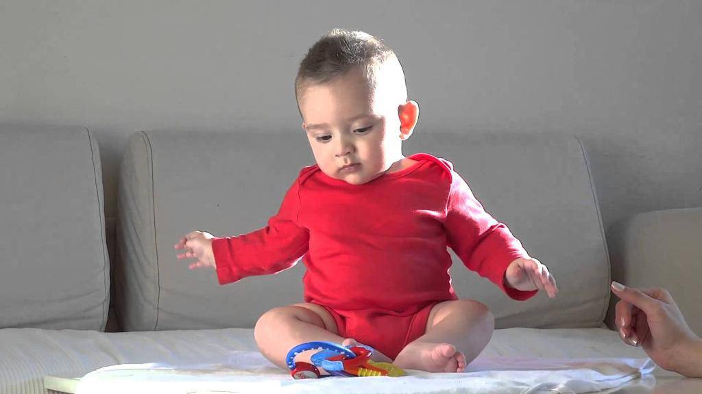 Неумение ребенка сидеть в 6-7 месяцев: причины задержки развития