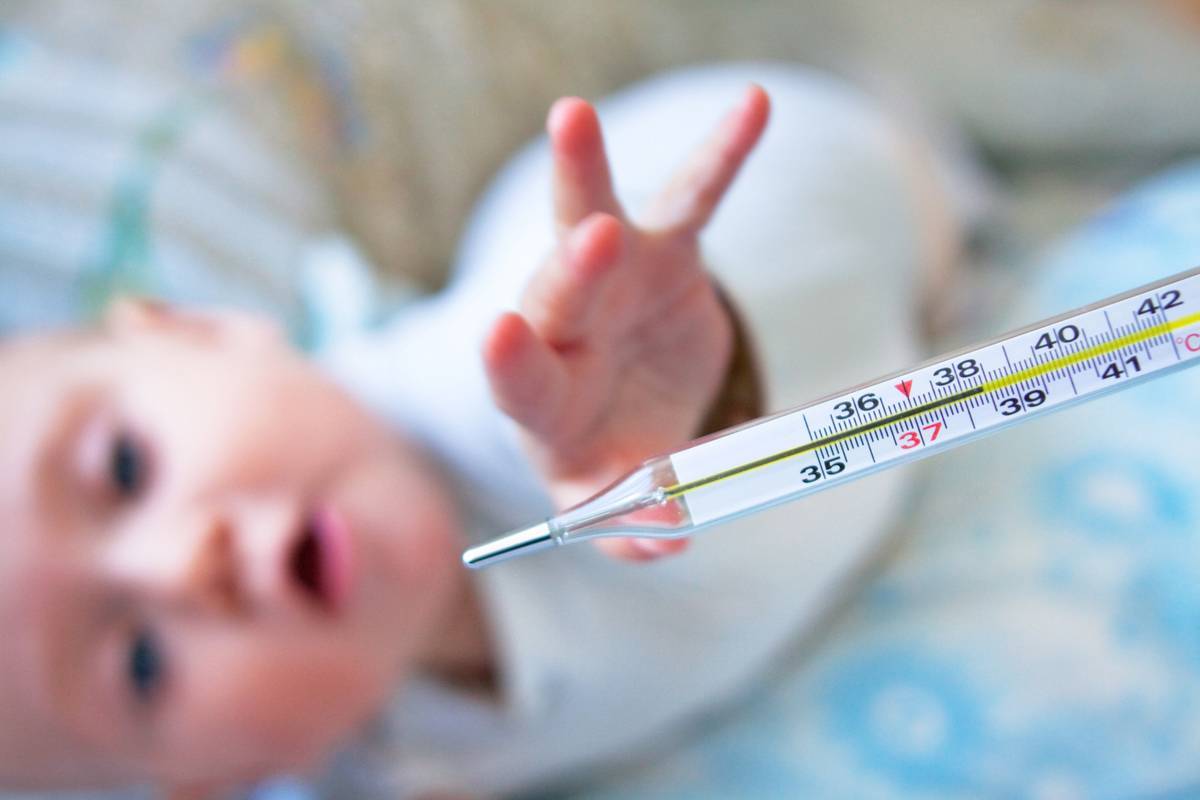 Почему держится пониженная температура у ребенка после орви?