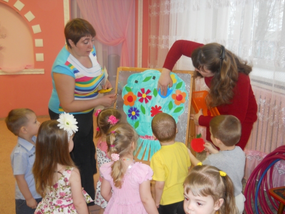 Развлечение с родителями на 8 марта для младших дошкольников «путешествие в сказку»