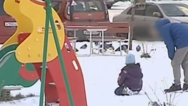 6 способов увести ребенка с детской площадки без истерики