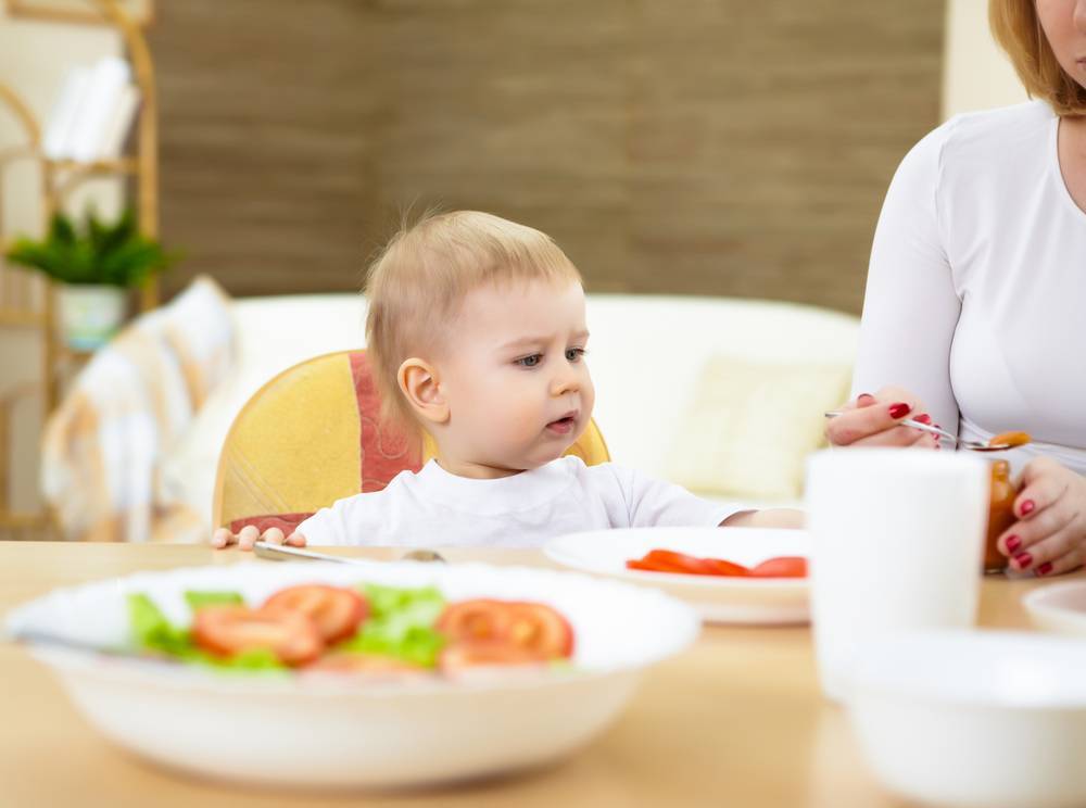 В гости с ребенком до года. что взять с собой, чем кормить, как уложить спать и как обеспечить комфорт малышу в гостях