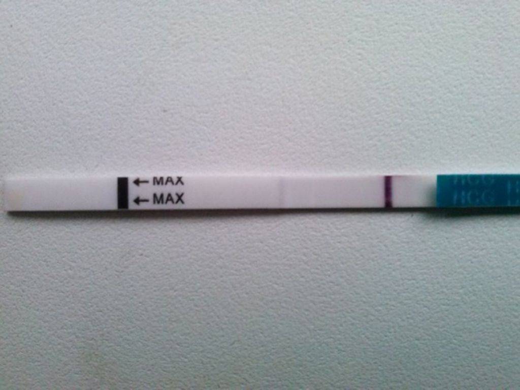 Слабая вторая полоска на тесте — что значит. почему тест показал бледную вторую полоску — беременность. беременность по неделям.