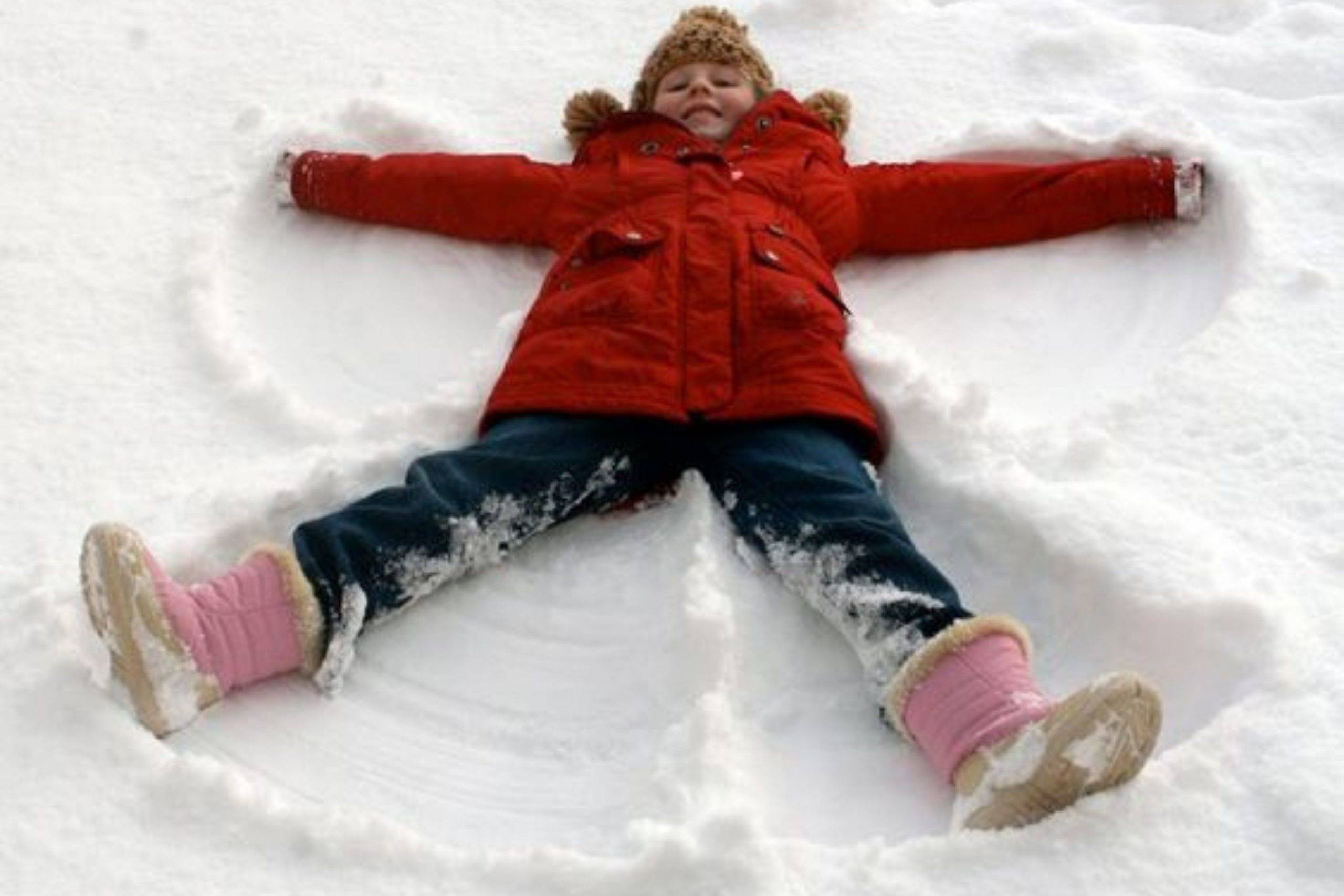 Зимние игры на улице: более 20  зимних игр на свежем воздухе для прогулок с детьми от самых маленьких до школьников.