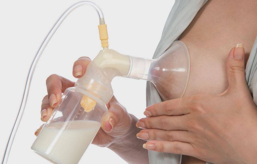 Как правильно сцеживать грудное молоко руками: правила, массаж, техника