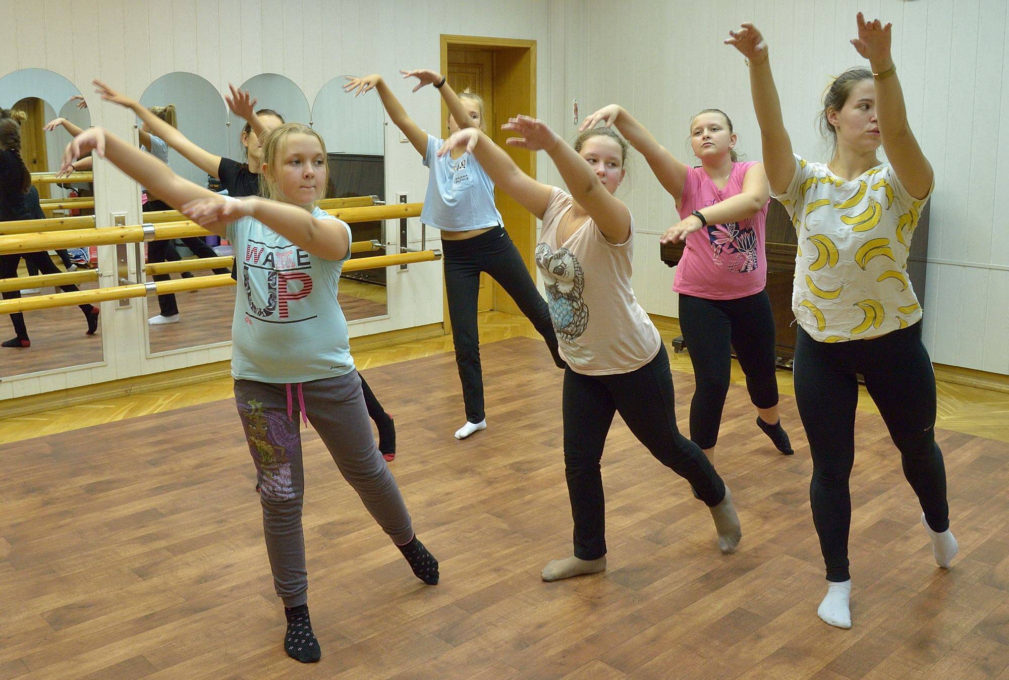 Занятия в танцевальных кружках для детей 3, 4 и 5 лет