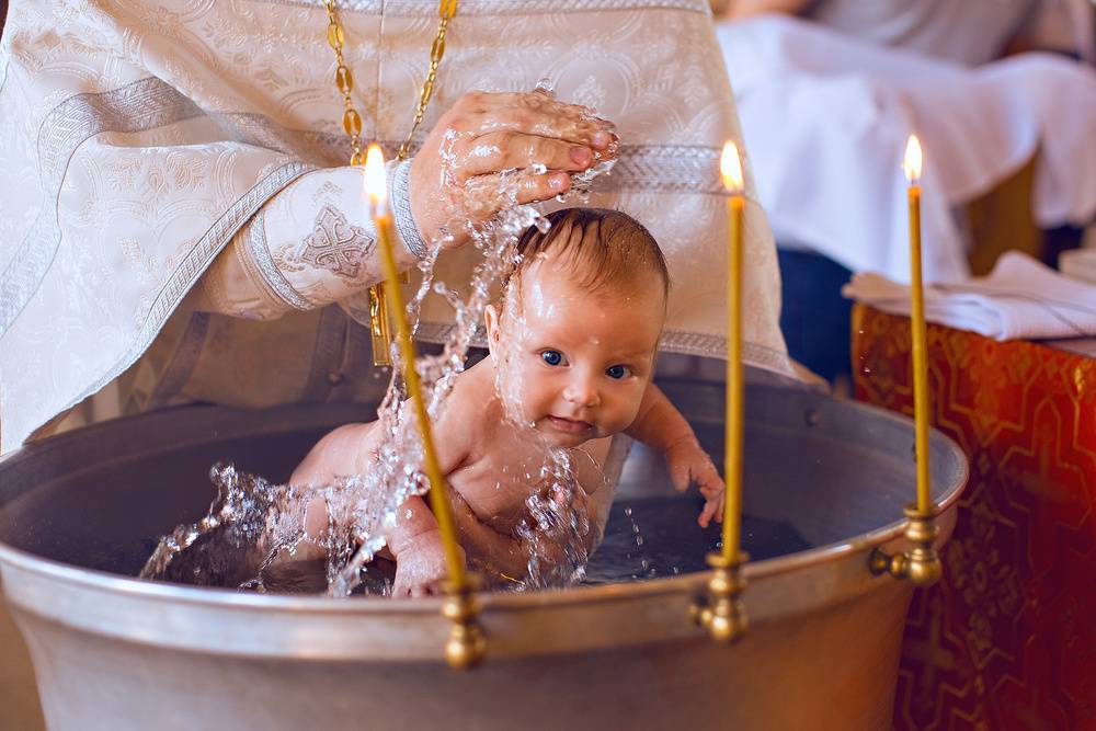 Крещение ребенка: правила для родителей, стоимость и как проходит таинство