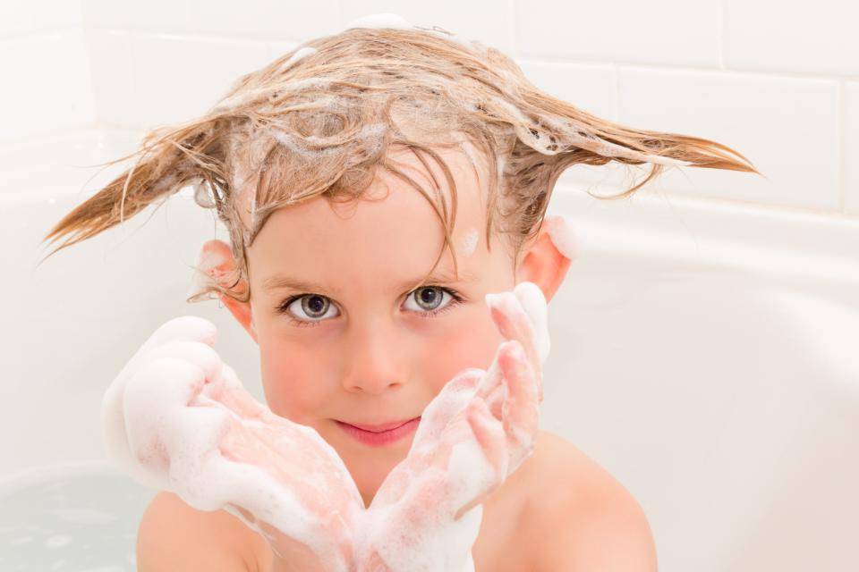 Ребенок не хочет мыть голову. как мыть ребенку голову.  | семья и мама