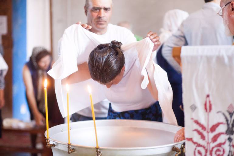 Таинство крещения ребенка и взрослого: правила и порядок обряда, что нужно знать родителям и крестным