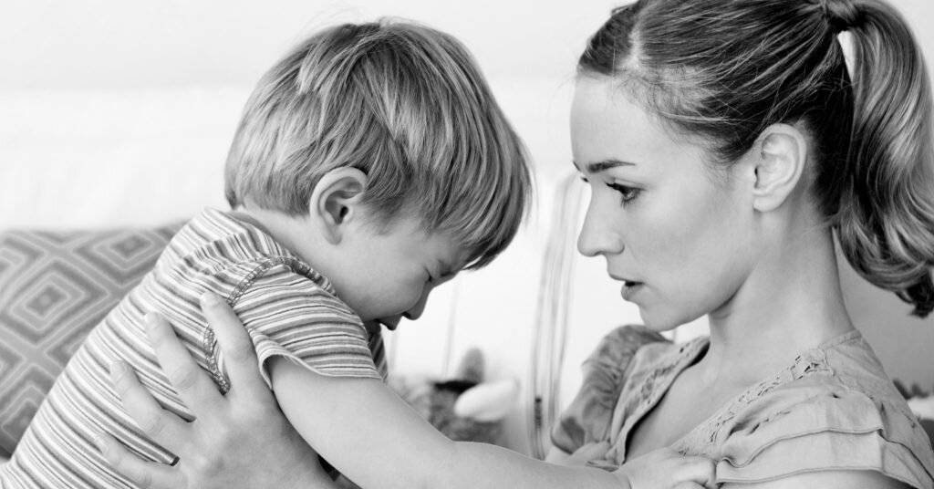 Как справиться маме при капризе и плаче ребенка