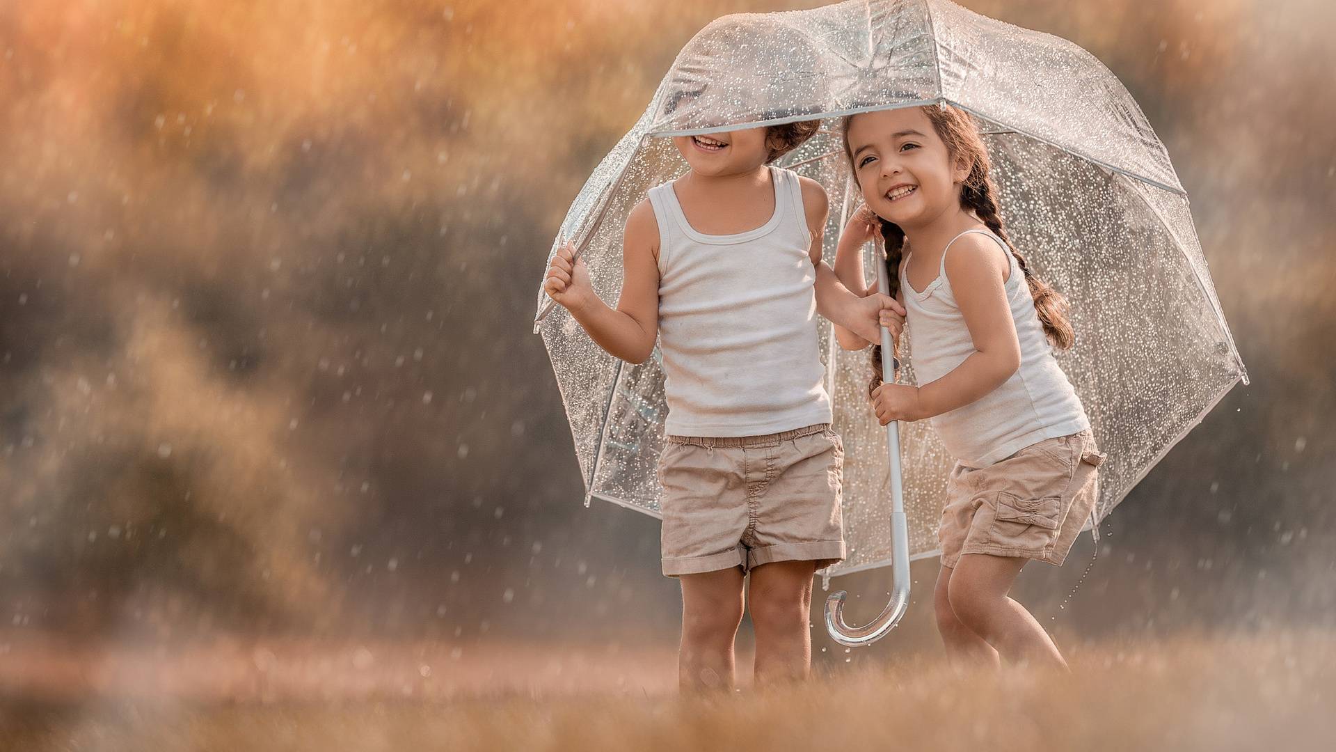 То жара, то ливень, то ветер… А как одеть ребенка в такую погоду