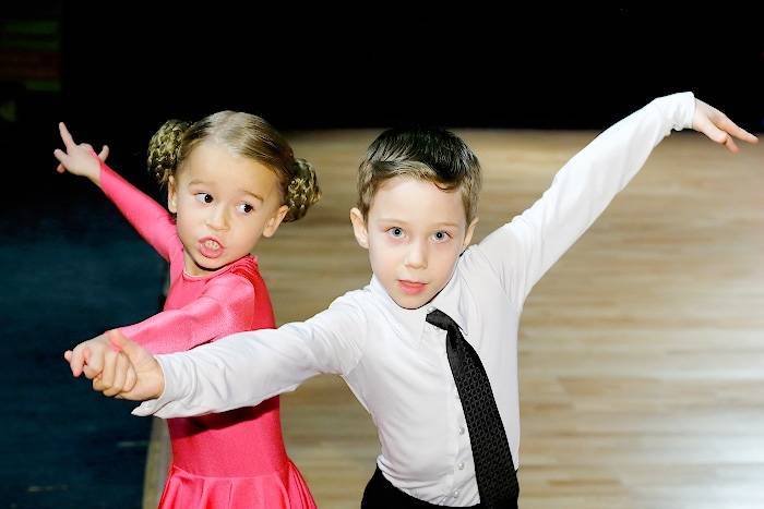 Малыши танцуют: как поддержать ребенка перед выступлением в саду