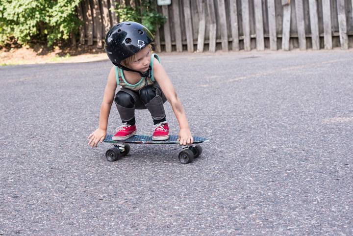 Детские скейтборды для начинающего ребёнка: какой вид выбрать, как ухаживать и тренироваться на доске