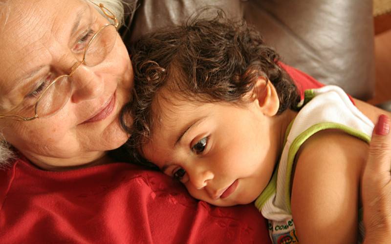 Отношения бабушек и внуков: советы психолога