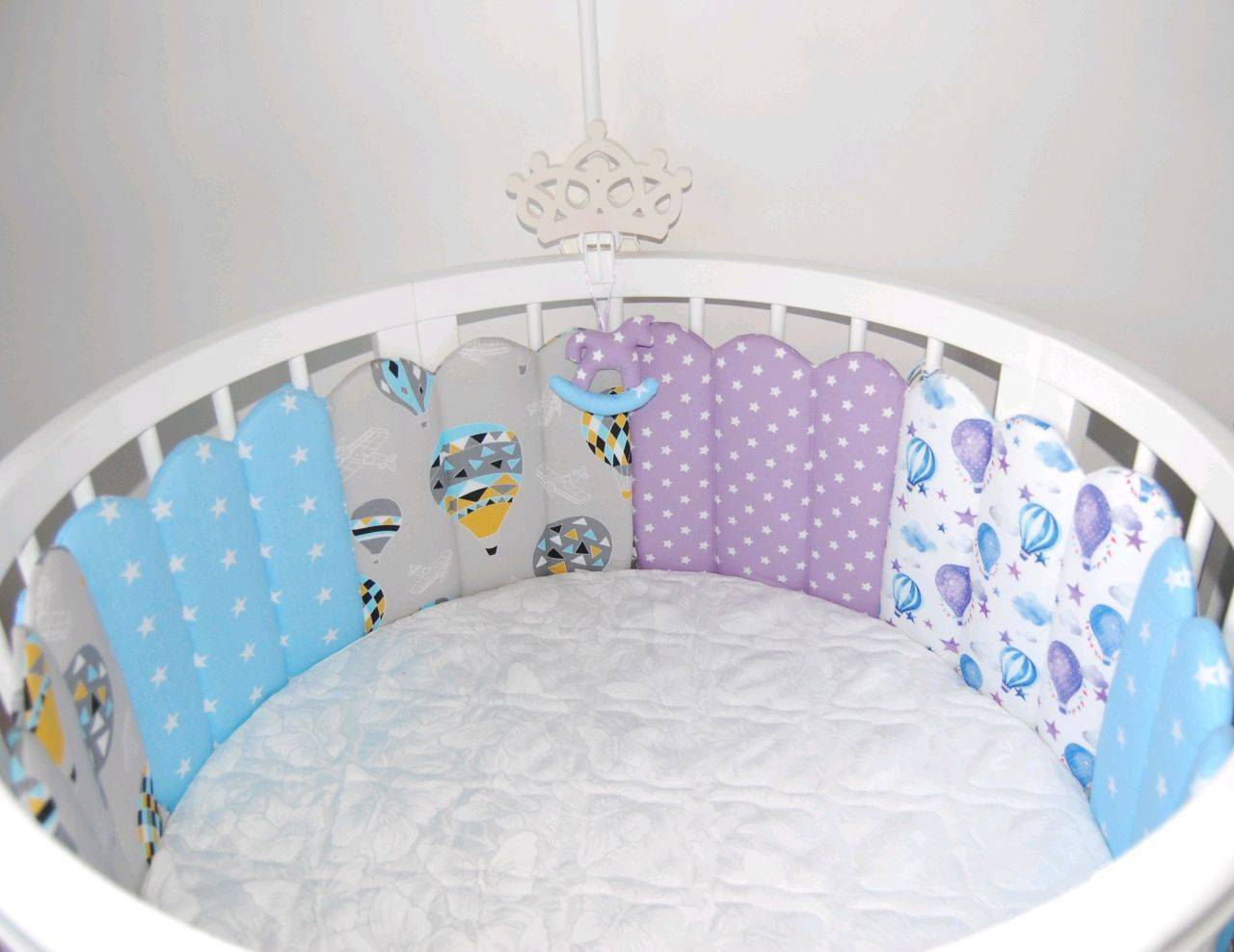 Рассказываем поэтапно: как сшить бортики- подушки в кроватку для новорожденных своими руками
