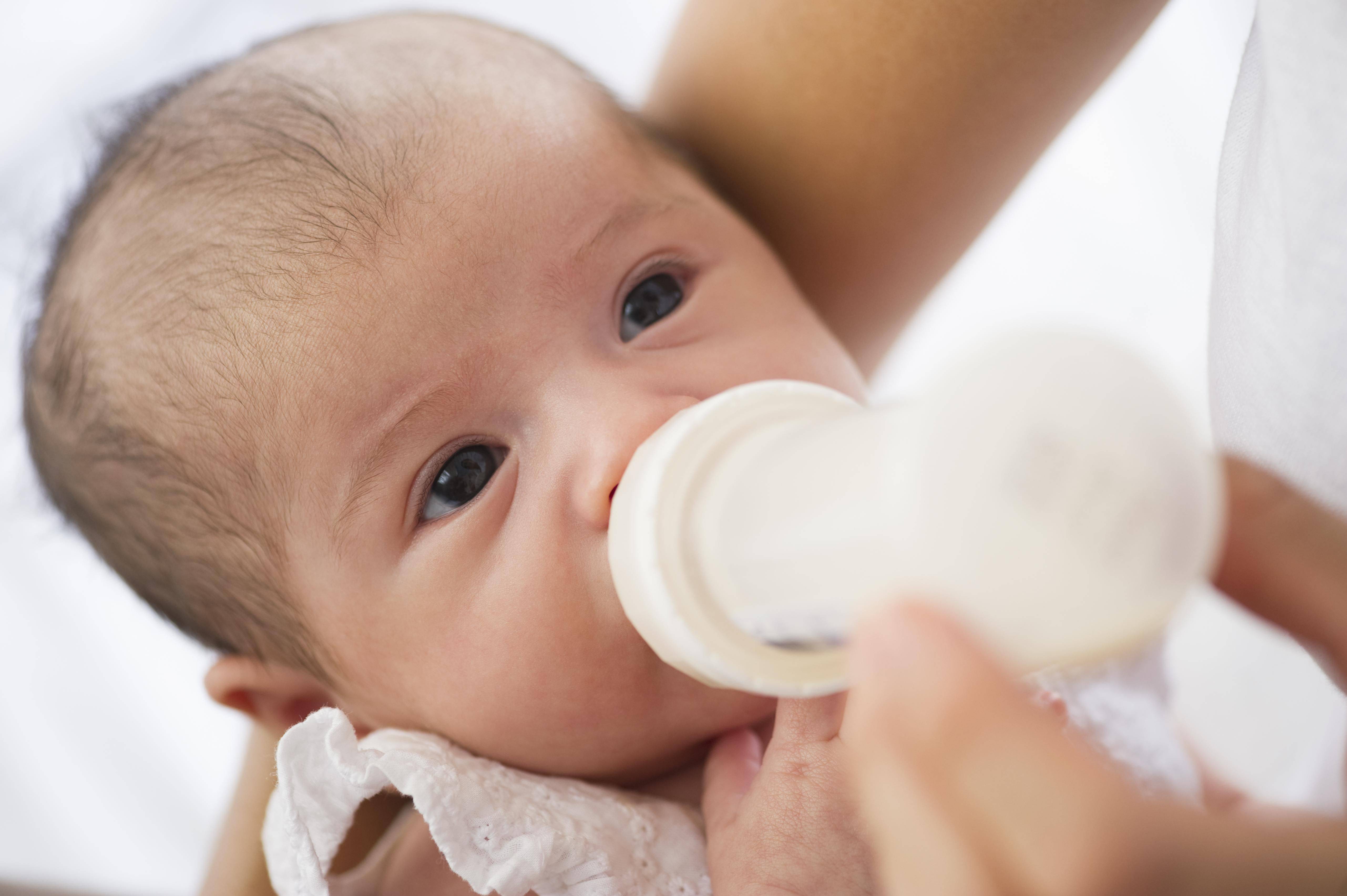 Смешанное вскармливание новорожденного: как правильно кормить?