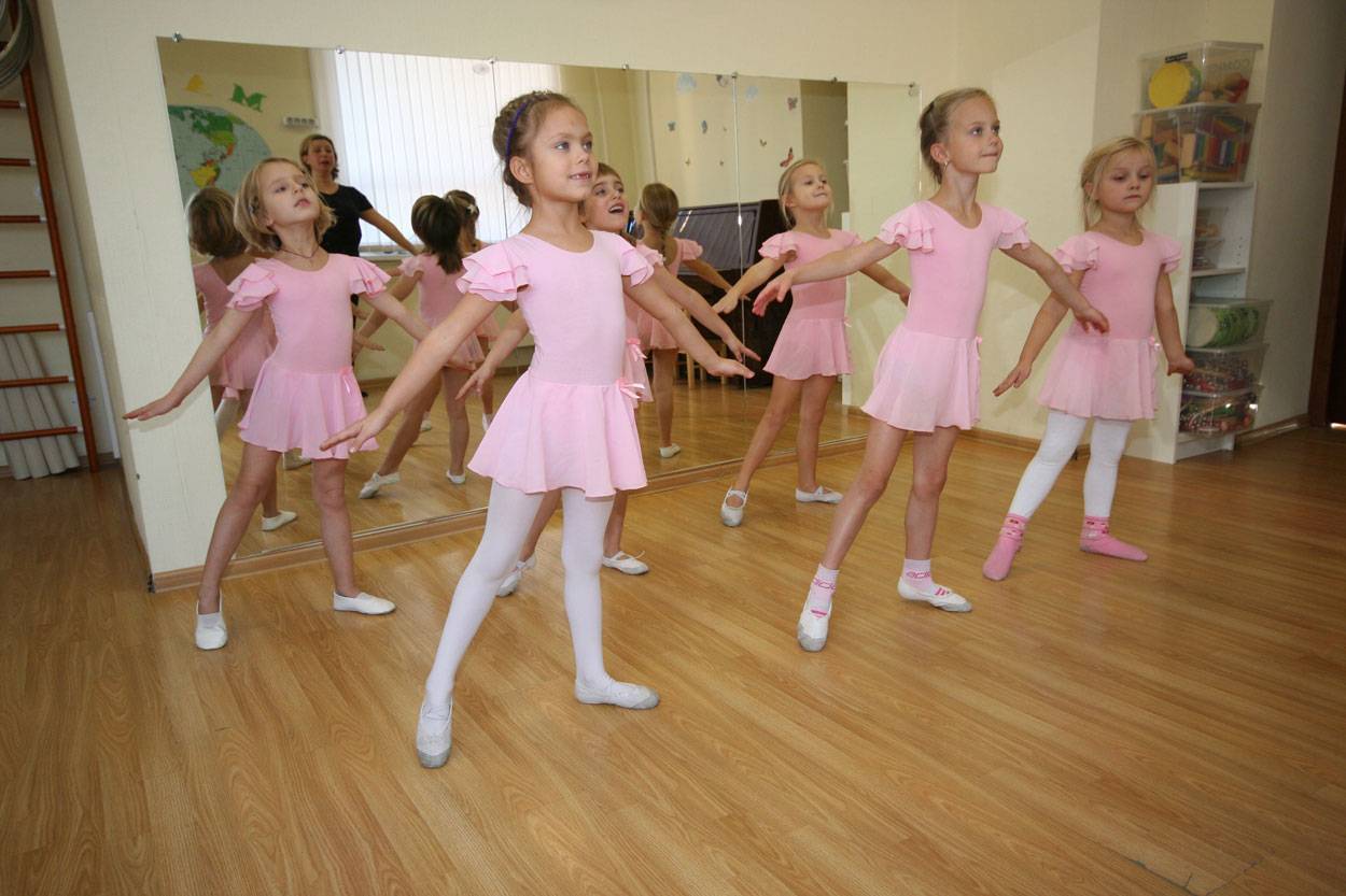 Занятия в танцевальных кружках для детей 3, 4 и 5 лет