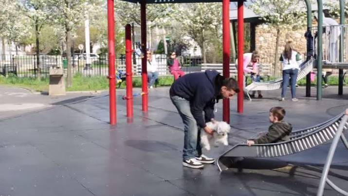 6 способов увести ребенка с детской площадки без истерики