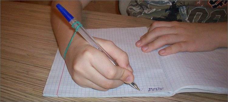 Как правильно держать ручку и карандаш при письме — простые способы научить ребенка