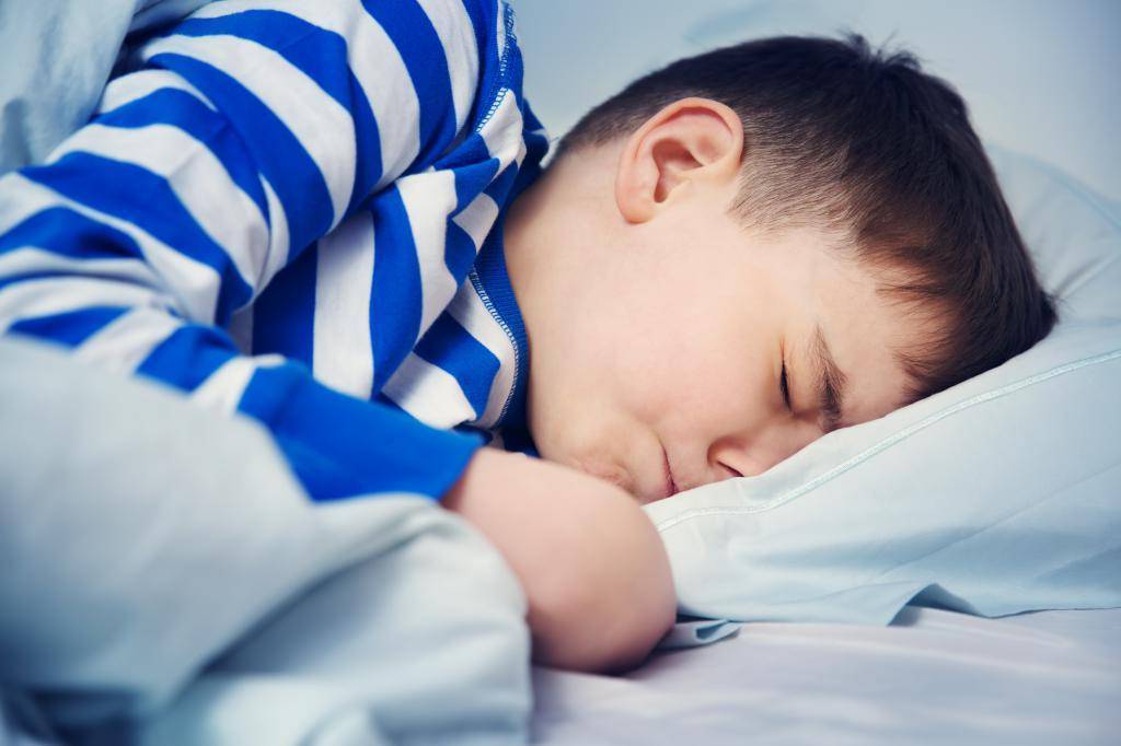 Ребенок беспокойно спит и много ворочается - причины расстройства сна