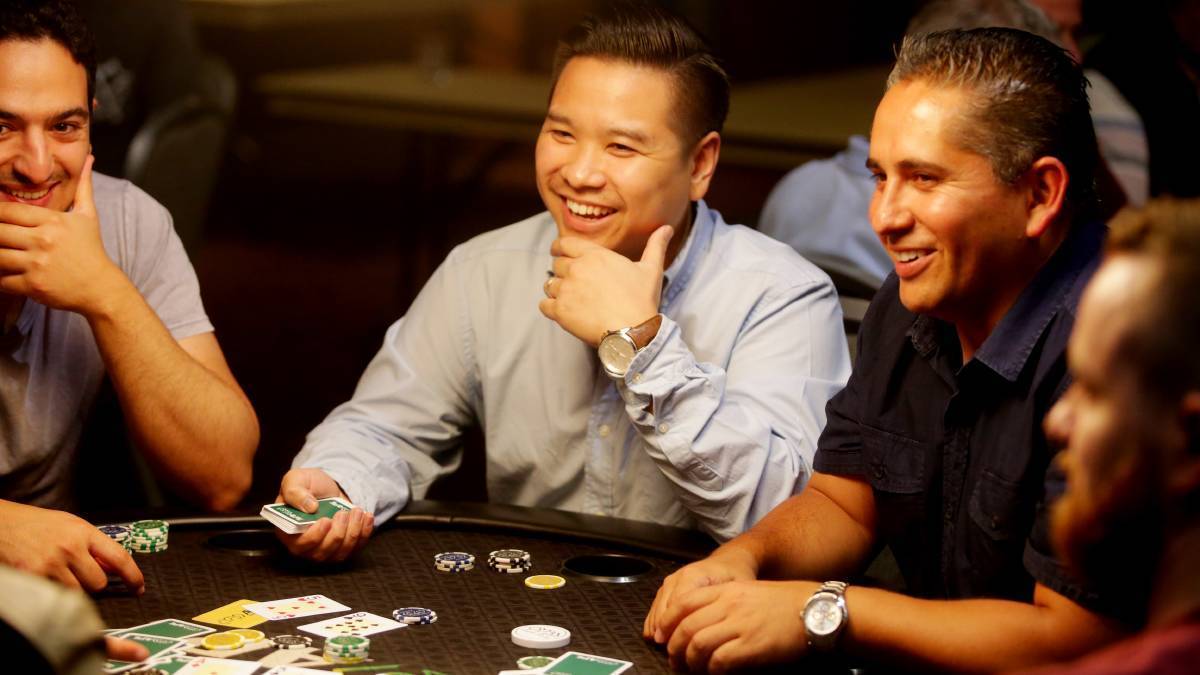 Соблюдать ли правила этикета при игре в покер – результаты опроса