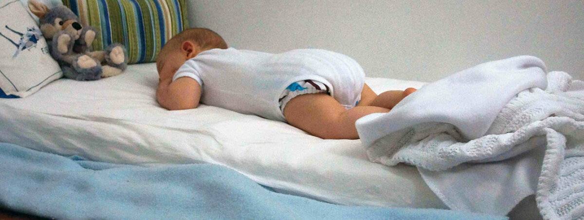 Как приучить ребенка спать без пеленания