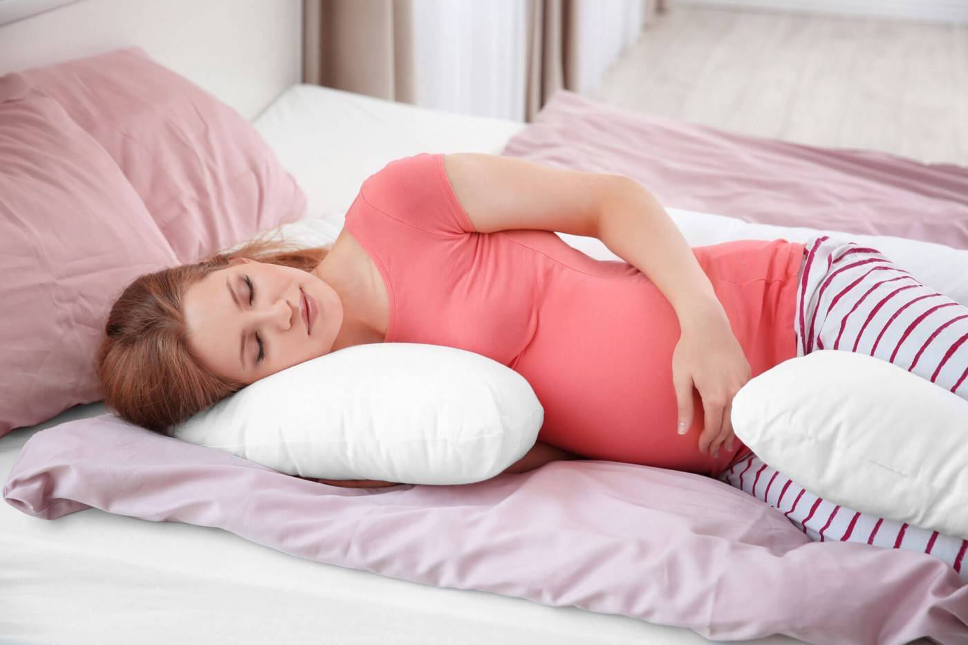 Как спать беременным: можно ли на спине, животе, на каком боку лучше спать