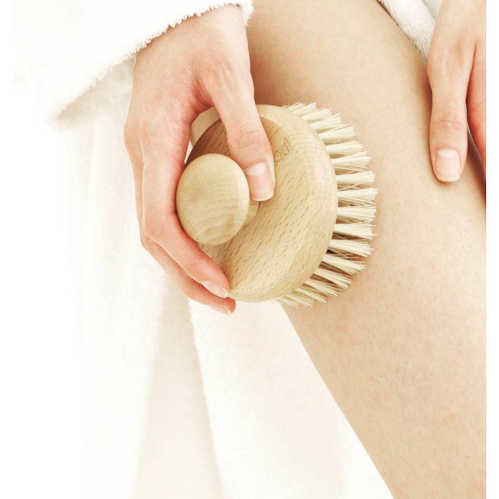 Можно ли пользоваться массажной щеткой при беременности и делать антицеллюлитный массаж?