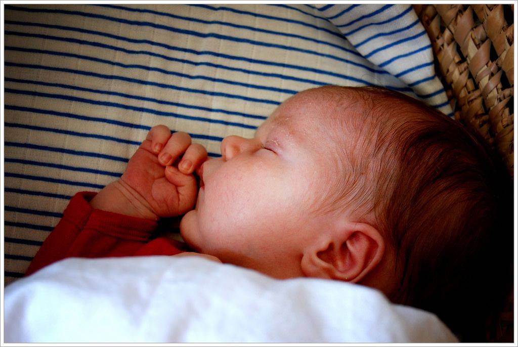 Возможные причины почему ребенок в 10 месяцев плохо спит