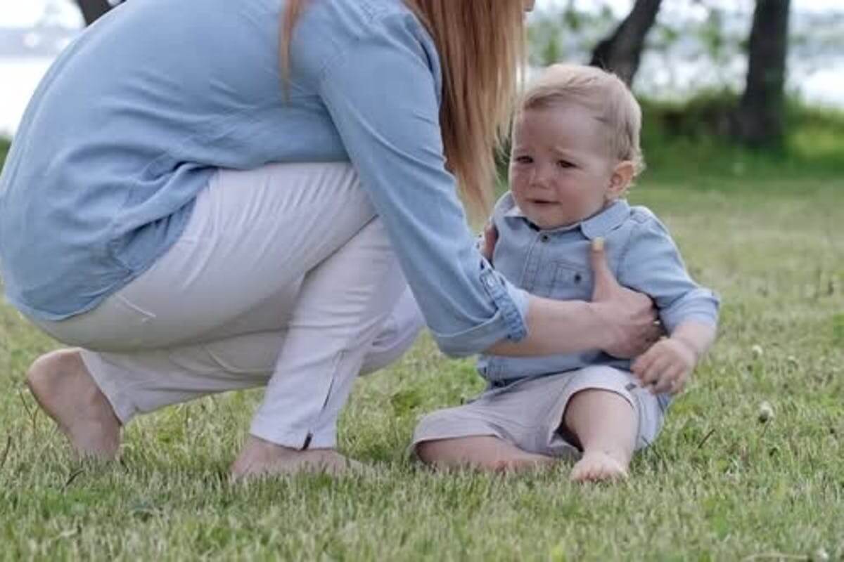 6 способов увести ребенка с детской площадки без истерики